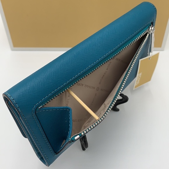 MICHAEL KORS JET SET TRAVEL LARGE TRIFOLD LAGOON COLOR - Picture 5 of 16